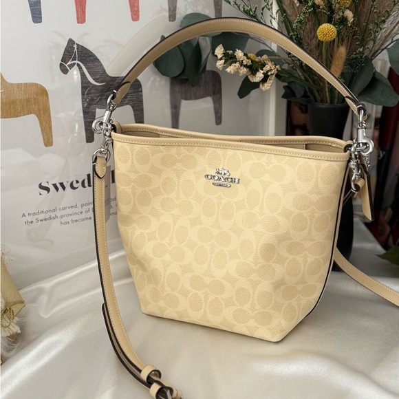 NWT! COACH City Bucket Bag In Signature Canvas CT800 - Picture 1 of 8